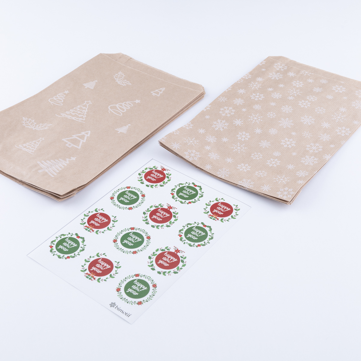 20 Adet Çam Ve Kar Desenli Kese Kağıdı (18x30 Cm ) Ve Happy New Year Stickerdan Oluşan Set