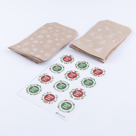 20 adet çam ve kar desenli kese kağıdı (11x20 cm ) ve happy new year stickerdan oluşan set - Bimotif