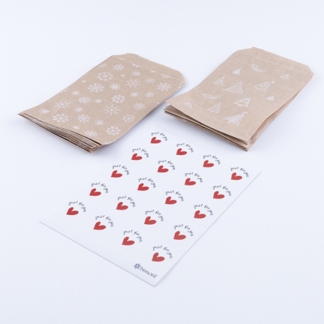 20 adet çam ve kar desenli kese kağıdı (11x20 cm ) ve Just for You stickerdan oluşan set - Bimotif