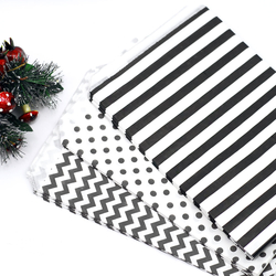 Line patterned 25 paper bags, white-black, 18x30 cm - 3