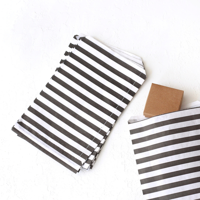 Line patterned 25 paper bags, white-black, 18x30 cm - 2