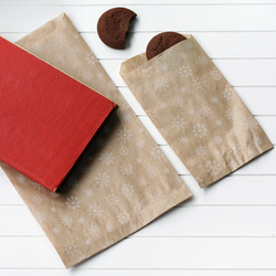 25 kraft paper bags with snow pattern, 18x30 cm - 2