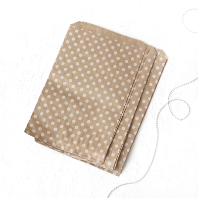 50 paper bags with polka dot pattern, kraft-white, 18x30 cm - 1