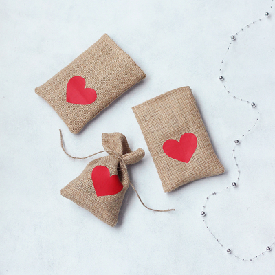 Red heart printed jute pouch, 10x15 cm / 10 pcs - 1