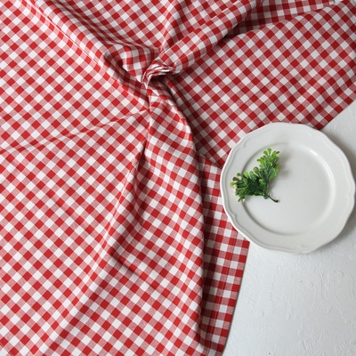 Red and white checked tablecloth / 100x100 cm - 1