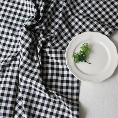 Black and white checkered tablecloth / 100x100 cm - 1