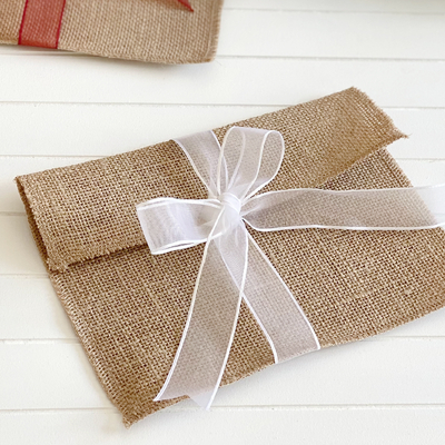 Jute envelope with white ribbon, 14x19 cm / 10 pcs - 3