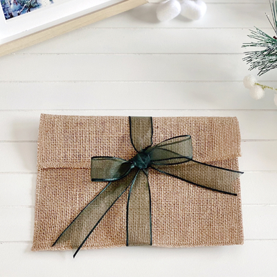 Jute envelope with green ribbon, 14x19 cm / 10 pcs - 2