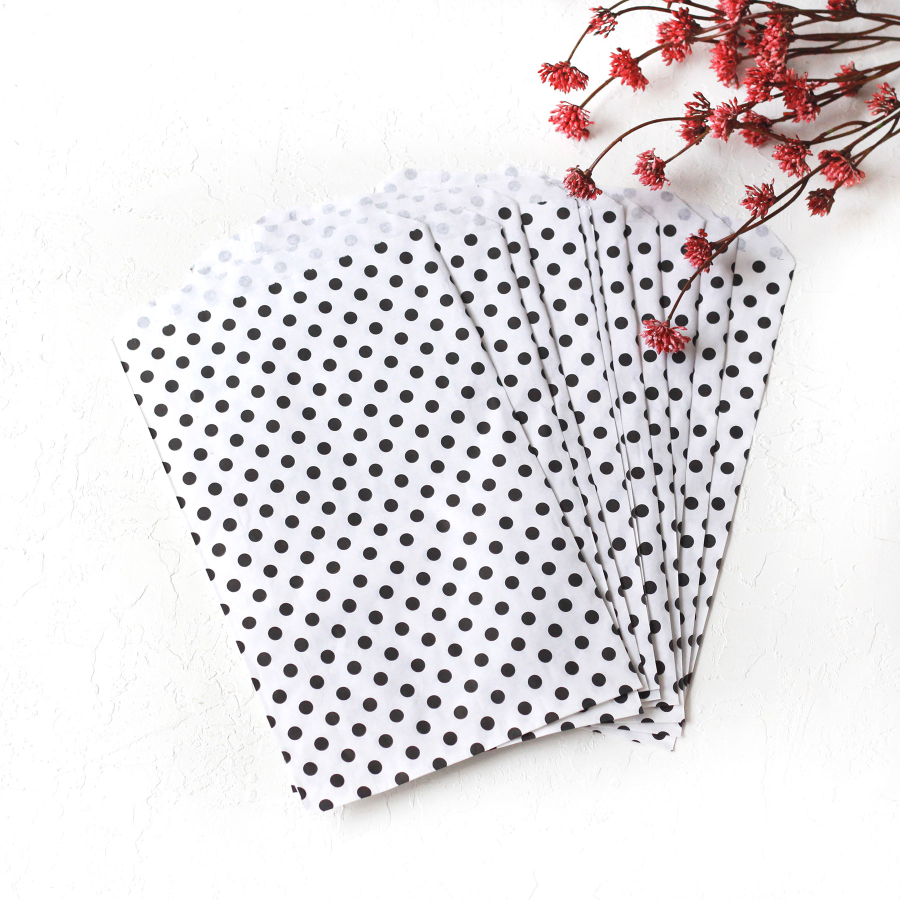 Patterned paper bag, white-black / polka dot (18x30 - 10 pcs) - 1