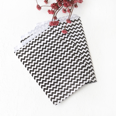 Patterned paper bag, white-black / Zigzag (18x30 - 10 pcs) - 1