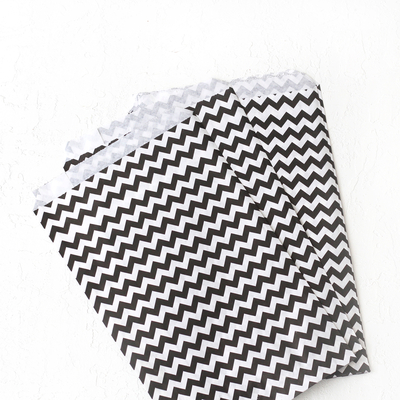 Patterned paper bag, white-black / Zigzag (18x30 - 10 pcs) - 2