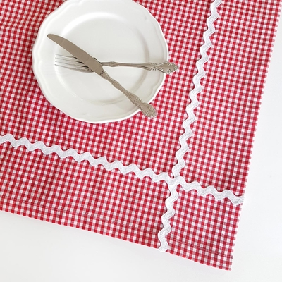 Red checkered tablecloth / 140x140 cm - 1