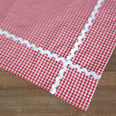 Red checkered tablecloth / 140x140 cm - 2