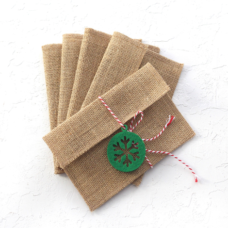 Jute envelope (11x16 cm) with felt motifs, green round snowflake / 5 pcs - 2