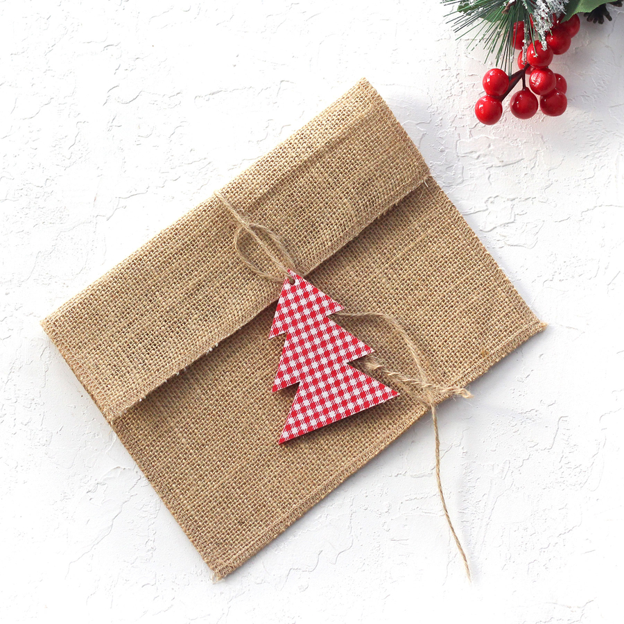 Jute envelope with felt motifs (14x19 cm), gingham pine / 5 pcs - 1