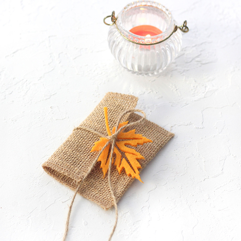 Small jute envelope with felt leaves, 7x10 cm / Orange (5 pcs) - 4