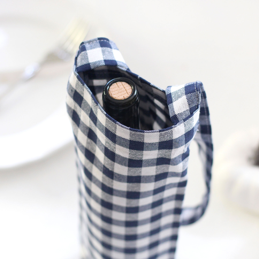 Navy blue checked woven fabric wine bottle bag - 2