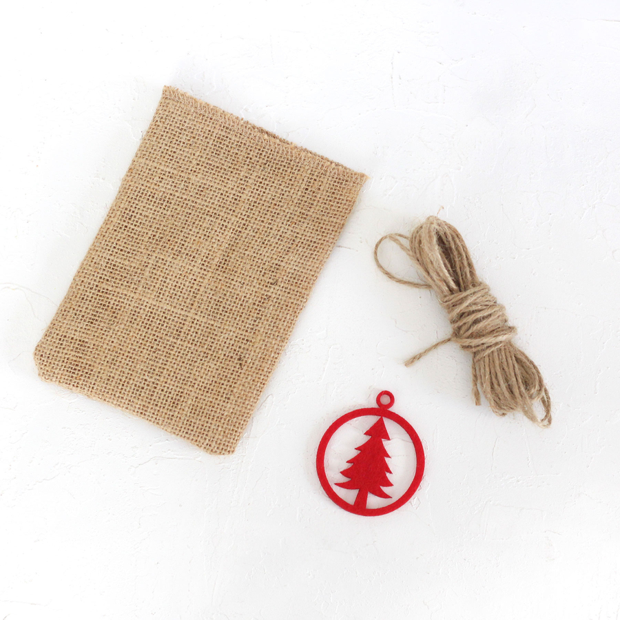 Felt pine decorated flat jute pouch, 10x15 cm / Red (5 pcs) - 3