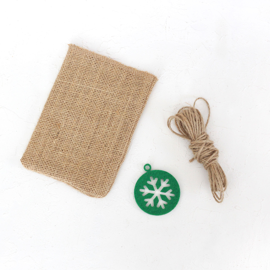 Round felt snowflake decorated flat jute pouch, 10x15 cm / Green (5 pcs) - 3