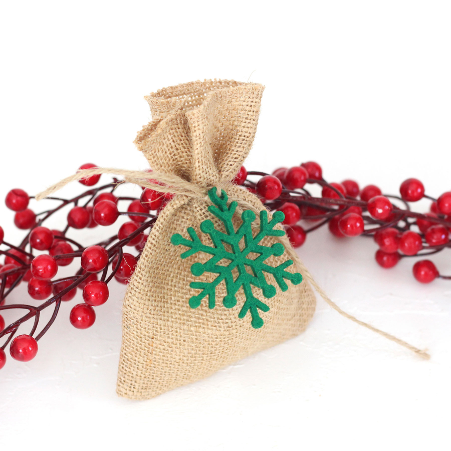 Felt snowflake decorated flat jute pouch, 10x15 cm / Green (5 pcs) - 1