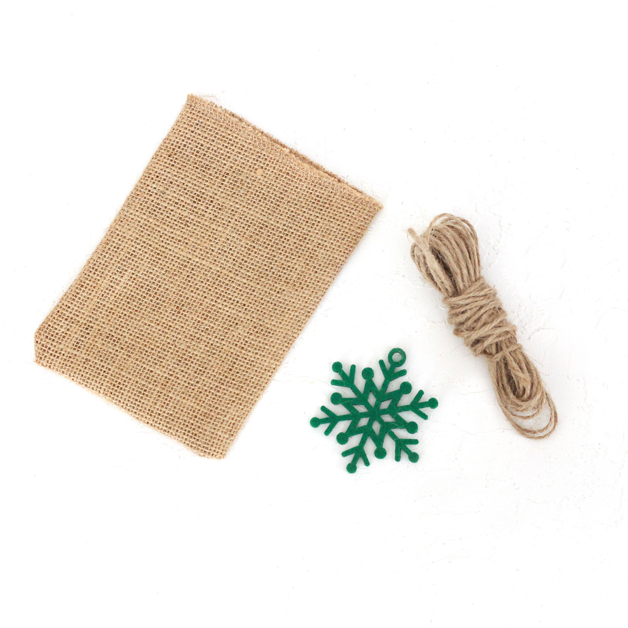 Felt snowflake decorated flat jute pouch, 10x15 cm / Green (5 pcs) - 3