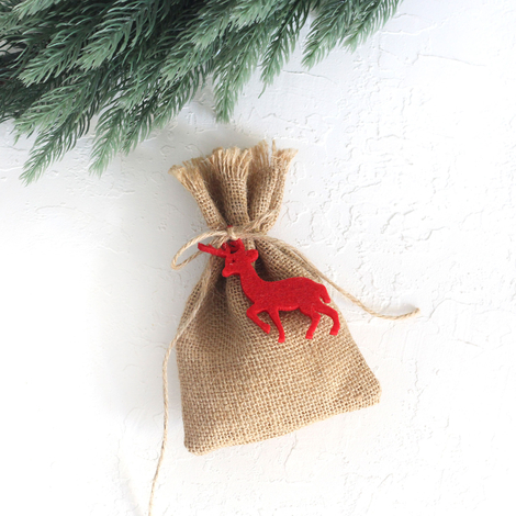 Tasselled jute pouch with felt deer, 10x15 cm / Red (5 pcs) - 4