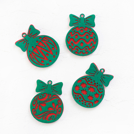 Red on green felt ornament ball, floral / 2 pcs - 4