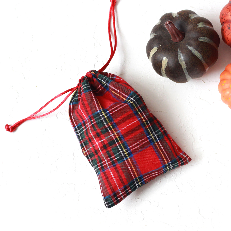 Red plaid Christmas gift pouch with laces, 10x15 cm / 2 pcs - 2