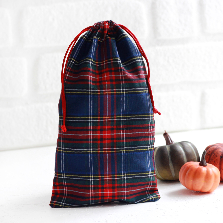 Navy blue plaid Christmas gift pouch with laces, 15x25 cm / 10 pcs - 1