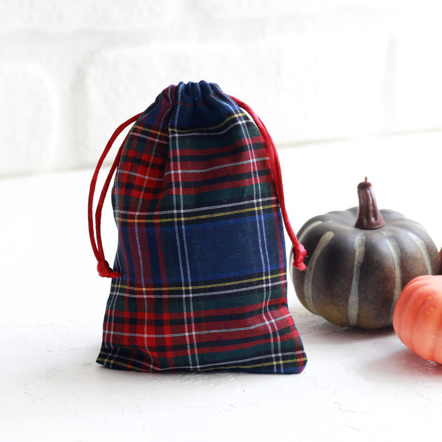 Navy blue plaid Christmas gift pouch with laces, 10x15 cm / 2 pcs - 1