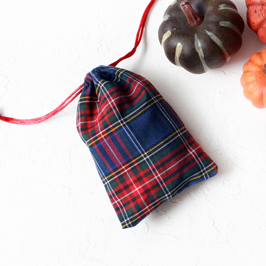 Navy blue plaid Christmas gift pouch with laces, 10x15 cm / 2 pcs - 2