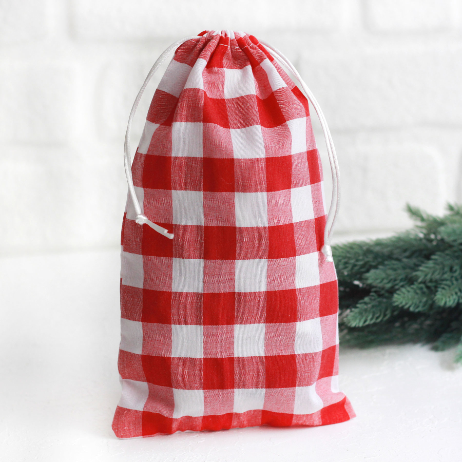 Christmas gift bag in red checked fabric with drawstring closure, 15x25 cm / 2 pcs - 1