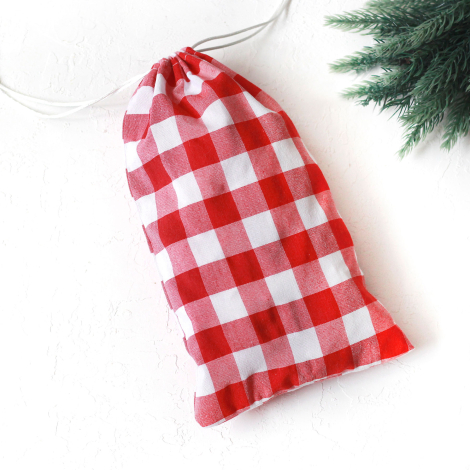 Christmas gift bag in red checked fabric with drawstring closure, 15x25 cm / 2 pcs - 2