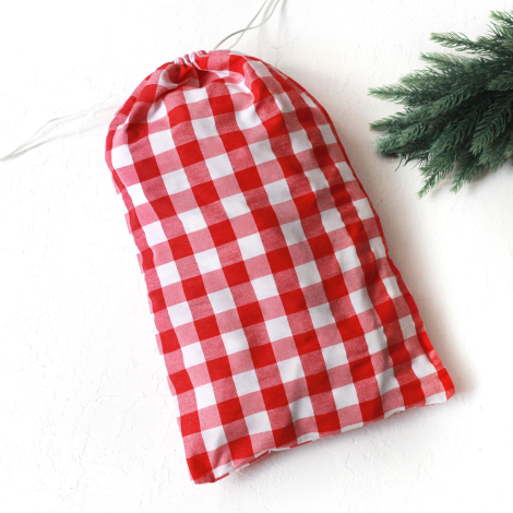 Christmas gift bag in red checked fabric with drawstring closure, 25x40 cm / 6 pcs - 2