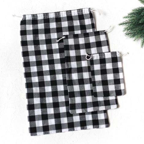 Christmas gift bag in black checked fabric with drawstring closure, 25x40 cm / 2 pcs - 4