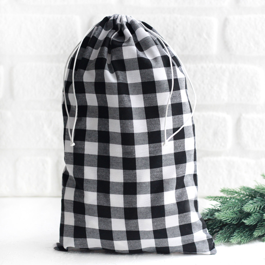 Christmas gift bag in black checked fabric with drawstring closure, 25x40 cm / 2 pcs - 1