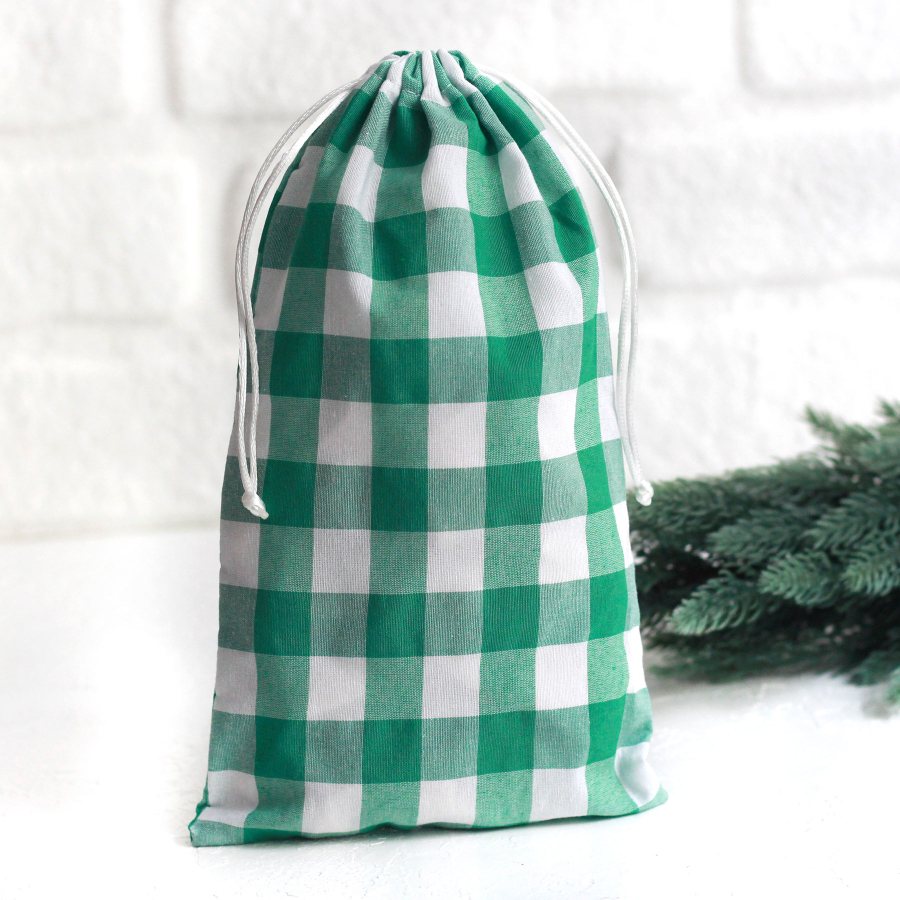 Christmas gift bag in green checked fabric with drawstring closure, 15x25 cm / 2 pcs - 1