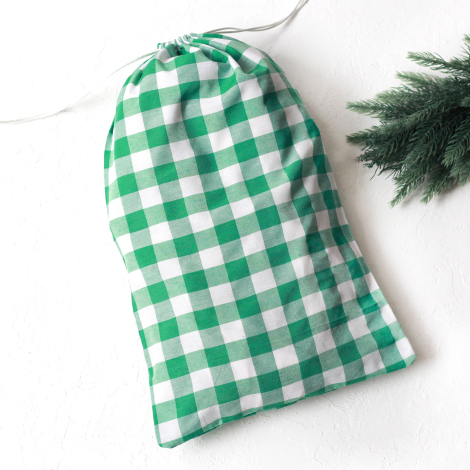 Christmas gift bag in green checked fabric with drawstring closure, 25x40 cm / 10 pcs - 2