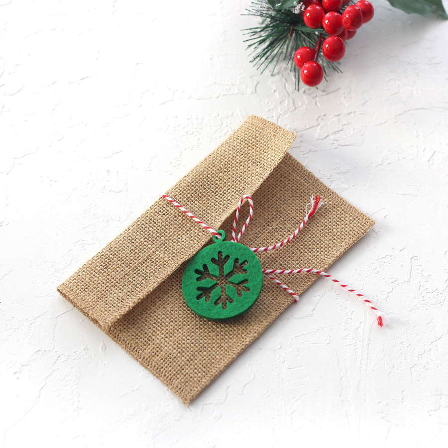 Jute envelope (11x16 cm) with felt motifs, green round snowflake / 2 pcs - 3