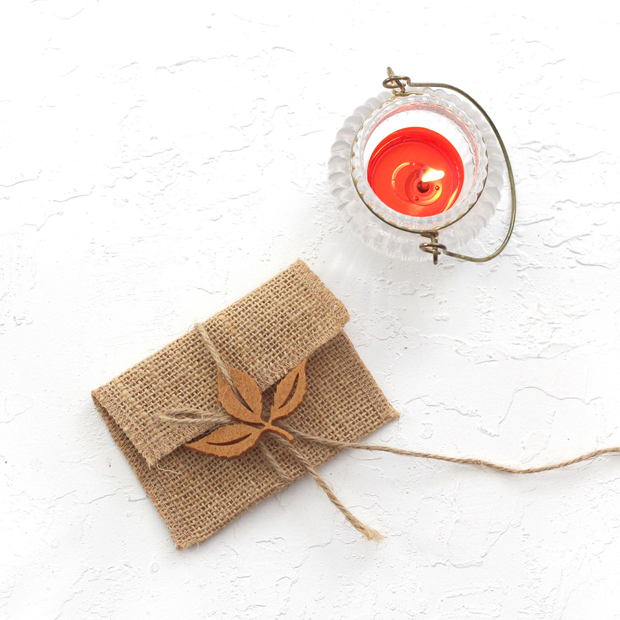 Small jute envelope with felt leaves, 7x10 cm / Light Brown (3 pcs) - 1