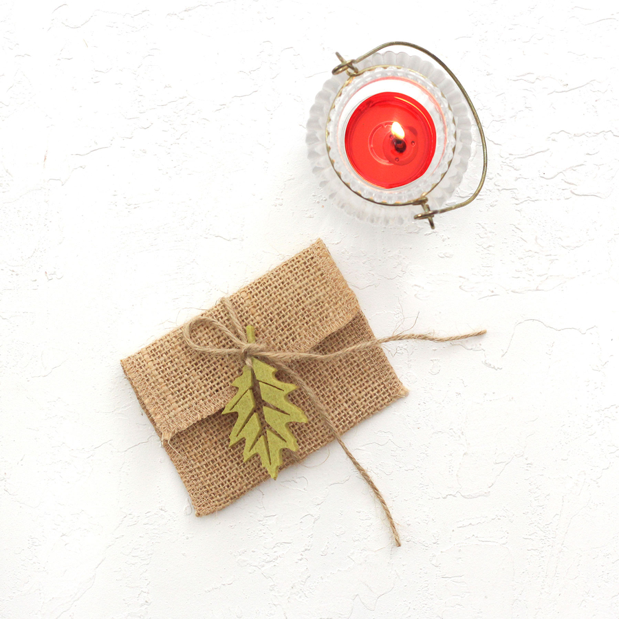 Small jute envelope with felt leaves, 7x10 cm / Green (3 pcs) - 1