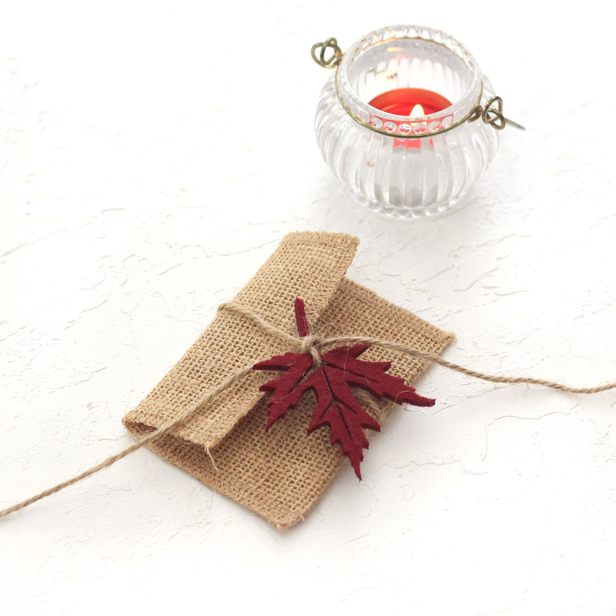 Small jute envelope with felt leaves, 7x10 cm / Burgundy (3 pcs) - 3