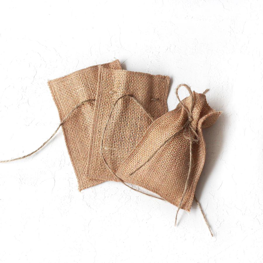 Overlocked jute pouch with jute drawstring, 10x15 cm / 100 pcs - 4